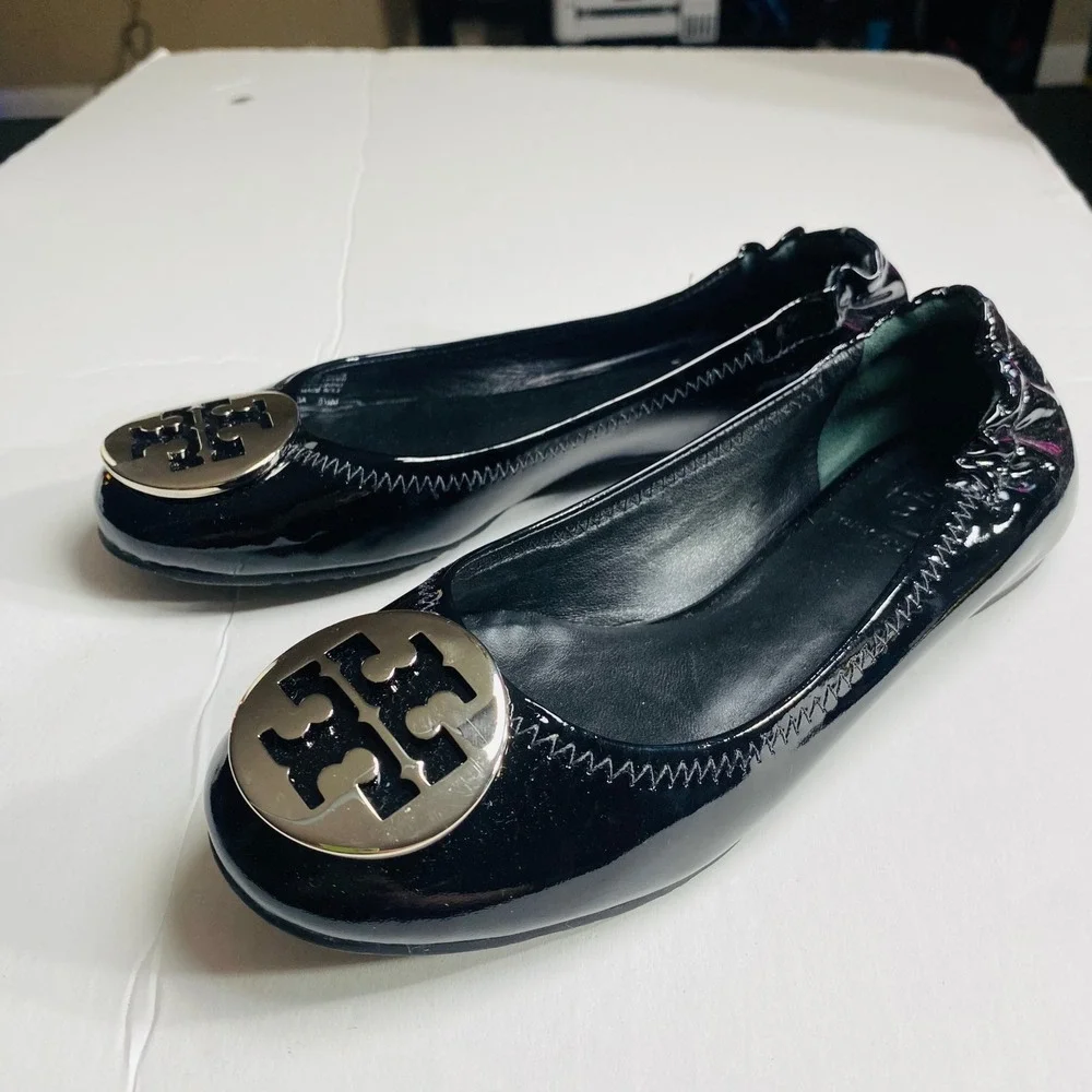 Tory Burch Reva Ballet Flat Black Patent Leather Silver‎ Logo Medallion Size 5.5